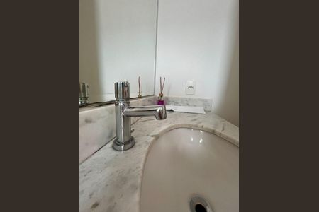 Apartamento à venda com 130m², 3 quartos e 2 vagas Apartamento à venda com 130m², 3 quartos e 2 vagasBanheiro Suíte 1