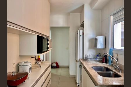 Apartamento à venda com 130m², 3 quartos e 2 vagas Apartamento à venda com 130m², 3 quartos e 2 vagasCozinha