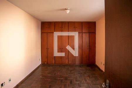 Casa à venda com 180m², 8 quartos e 8 vagas