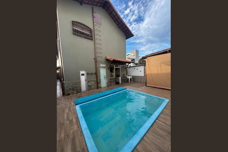 Casa à venda com 250m², 3 quartos e 6 vagas