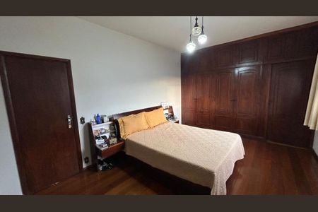 Casa à venda com 250m², 3 quartos e 6 vagas