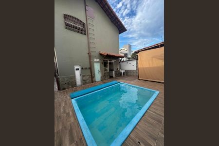 Casa à venda com 250m², 3 quartos e 6 vagas