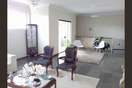 Casa à venda com 450m², 4 quartos e 4 vagas
