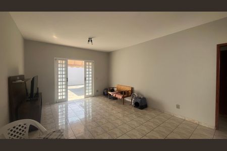 Casa à venda com 168m², 5 quartos e 2 vagas Casa à venda com 168m², 5 quartos e 2 vagasSala 2