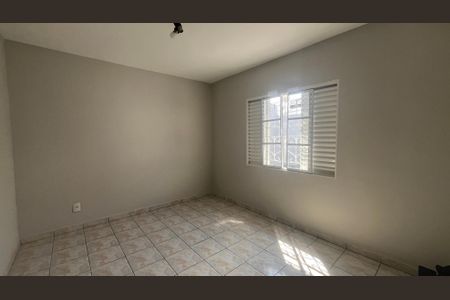 Casa à venda com 168m², 5 quartos e 2 vagas Casa à venda com 168m², 5 quartos e 2 vagasQuarto 4