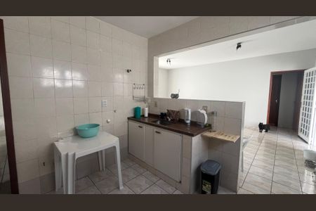 Casa à venda com 168m², 5 quartos e 2 vagas Casa à venda com 168m², 5 quartos e 2 vagasCozinha