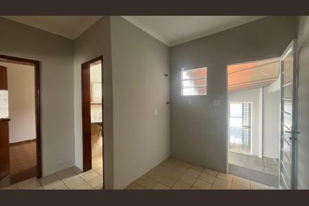 Casa à venda com 168m², 5 quartos e 2 vagas Casa à venda com 168m², 5 quartos e 2 vagasSala