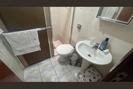 Casa à venda com 168m², 5 quartos e 2 vagas Casa à venda com 168m², 5 quartos e 2 vagasBanheiro de Serviço