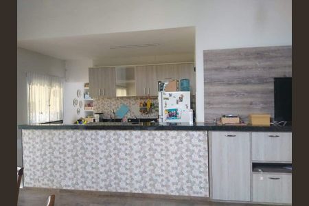 Casa de condomínio à venda com 260m², 4 quartos e 6 vagas