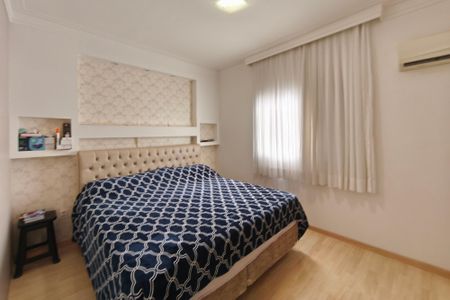 Casa de condomínio à venda com 262m², 4 quartos e 4 vagasSuíte 1