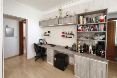 Casa de condomínio à venda com 262m², 4 quartos e 4 vagasEscritório