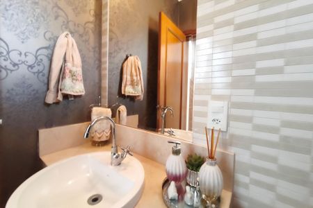 Casa de condomínio à venda com 262m², 4 quartos e 4 vagasLavabo