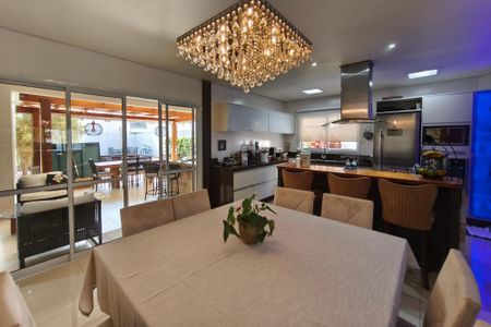 Casa de condomínio à venda com 262m², 4 quartos e 4 vagasSala de Jantar