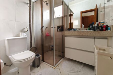 Casa de condomínio à venda com 262m², 4 quartos e 4 vagasBanheiro Suíte 2