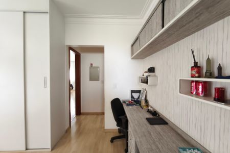 Casa de condomínio à venda com 262m², 4 quartos e 4 vagasEscritório