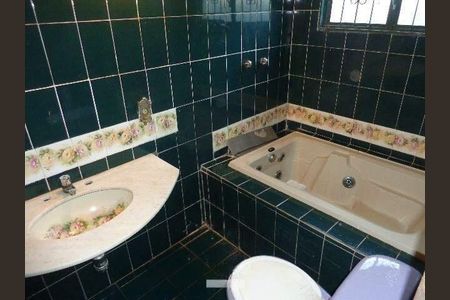 Casa à venda com 157m², 3 quartos e 4 vagas