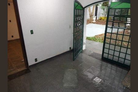 Casa à venda com 157m², 3 quartos e 4 vagas
