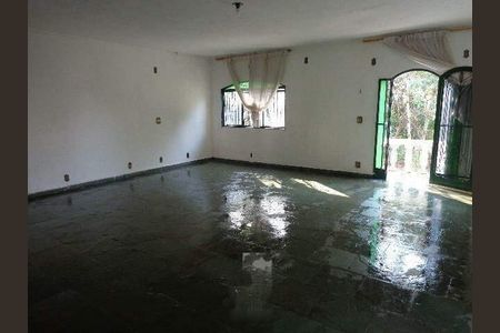 Casa à venda com 157m², 3 quartos e 4 vagas