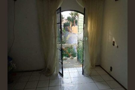 Casa à venda com 157m², 3 quartos e 4 vagas