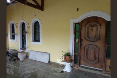 Casa à venda com 157m², 3 quartos e 4 vagas