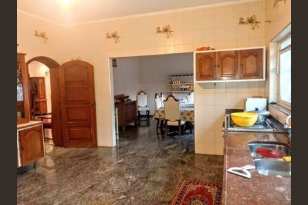 Casa à venda com 750m², 3 quartos e 6 vagas