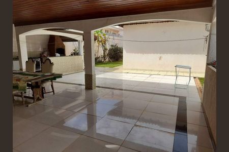 Casa à venda com 750m², 3 quartos e 6 vagas