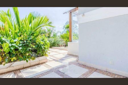 Casa de condomínio à venda com 552m², 4 quartos e 6 vagas