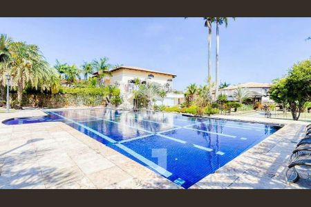 Casa de condomínio à venda com 552m², 4 quartos e 6 vagas