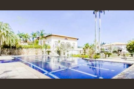 Casa de condomínio à venda com 552m², 4 quartos e 6 vagas