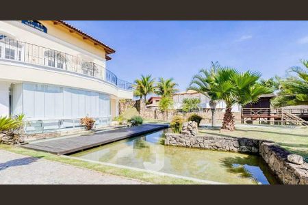 Casa de condomínio à venda com 552m², 4 quartos e 6 vagas