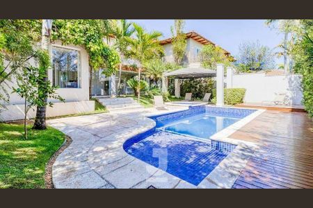 Casa de condomínio à venda com 552m², 4 quartos e 6 vagas