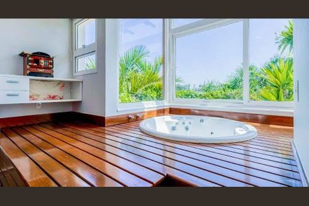 Casa de condomínio à venda com 552m², 4 quartos e 6 vagas