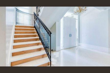 Casa de condomínio à venda com 552m², 4 quartos e 6 vagas