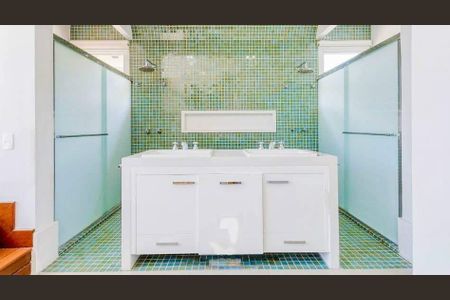 Casa de condomínio à venda com 552m², 4 quartos e 6 vagas