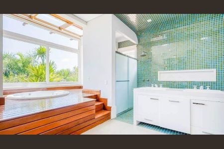 Casa de condomínio à venda com 552m², 4 quartos e 6 vagas