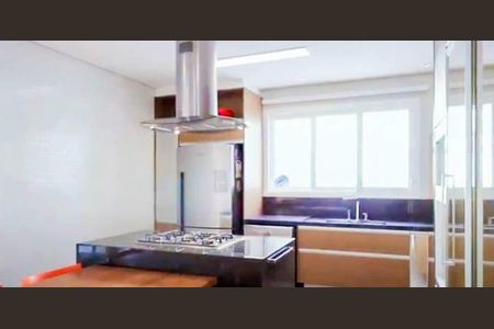 Casa de condomínio à venda com 552m², 4 quartos e 6 vagas