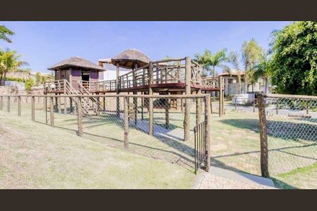 Casa de condomínio à venda com 552m², 4 quartos e 6 vagas
