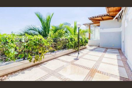 Casa de condomínio à venda com 552m², 4 quartos e 6 vagas