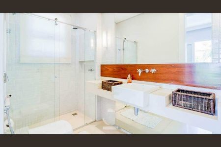 Casa de condomínio à venda com 552m², 4 quartos e 6 vagas