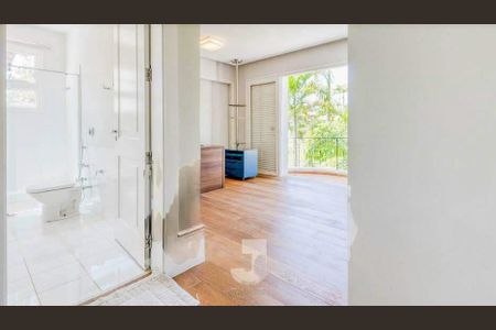 Casa de condomínio à venda com 552m², 4 quartos e 6 vagas