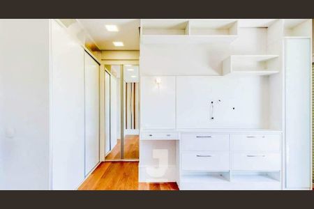 Casa de condomínio à venda com 552m², 4 quartos e 6 vagas