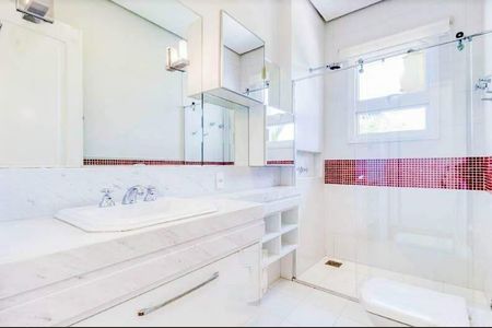 Casa de condomínio à venda com 552m², 4 quartos e 6 vagas