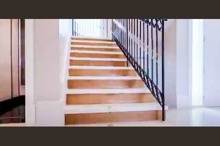 Casa de condomínio à venda com 552m², 4 quartos e 6 vagas