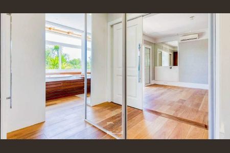 Casa de condomínio à venda com 552m², 4 quartos e 6 vagas