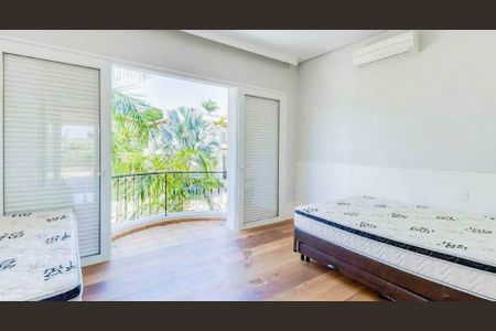 Casa de condomínio à venda com 552m², 4 quartos e 6 vagas