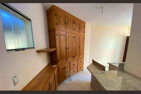 Casa à venda com 217m², 4 quartos e 4 vagas