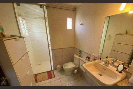 Casa à venda com 217m², 4 quartos e 4 vagas