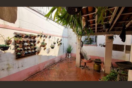 Casa à venda com 226m², 3 quartos e 2 vagas