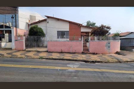 Casa à venda com 226m², 3 quartos e 2 vagas