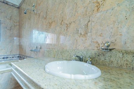 Casa de condomínio à venda com 600m², 5 quartos e 6 vagas